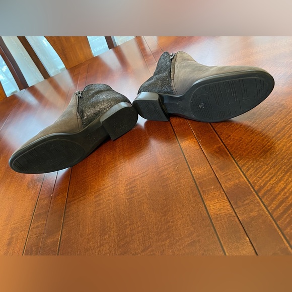 Munro Averee Gray Suede Ankle Boots Size 10W Double Zip - Picture 6 of 9